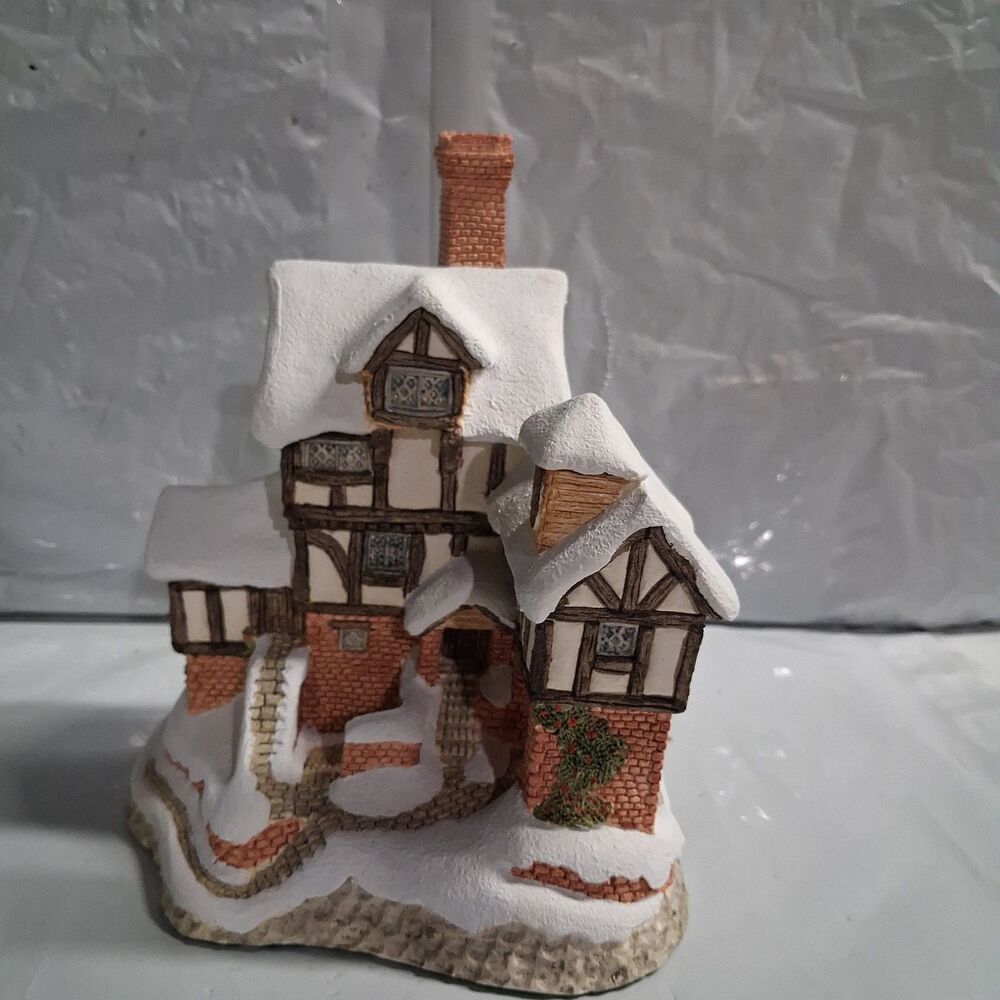 David Winter Winter Cottage Old Joe's Beetling Shop - 1993 Christmas